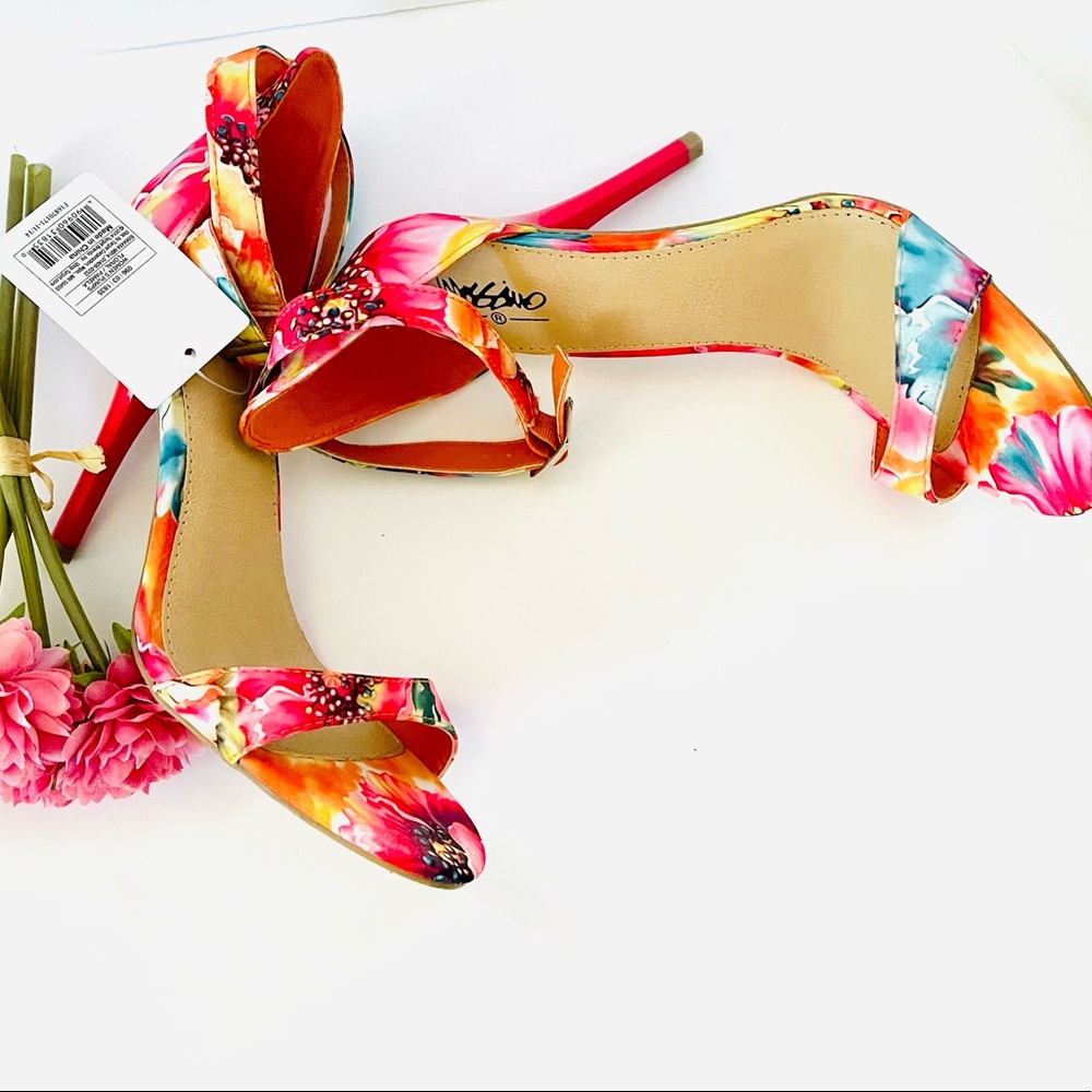 NWT Mossimo floral heel sandals.